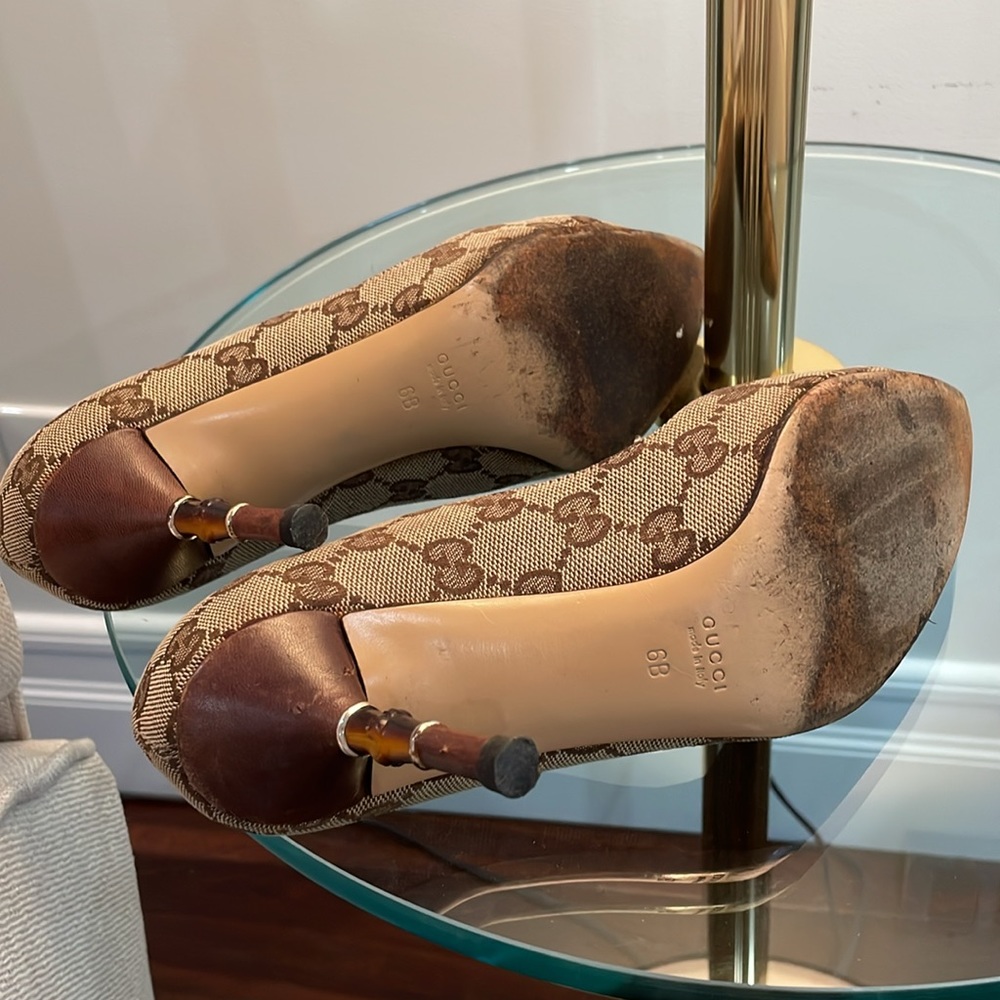 GUCCI MONOGRAM BAMBOO HEELED PUMPS - Picture 8 of 14